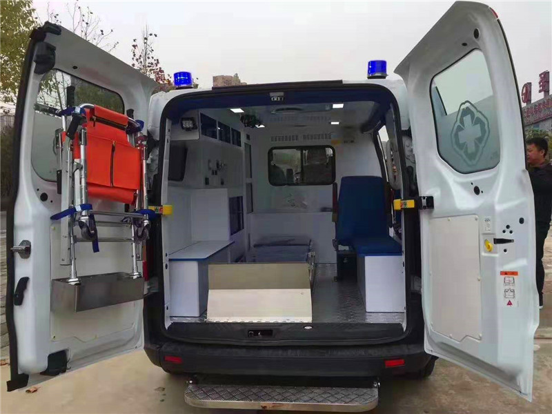 福特新全顺V362短轴低顶监护型救护车（汽油）