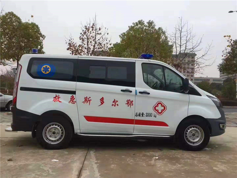 福特新全顺V362短轴低顶监护型救护车（汽油）