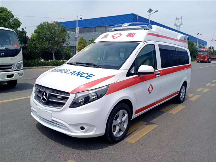 国六奔驰新威霆救护车（出口）