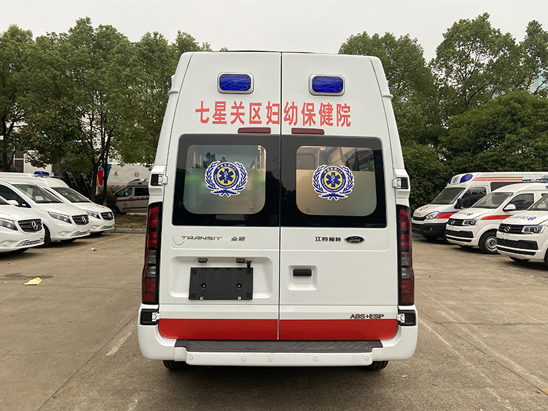 福特V348长轴中顶救护车